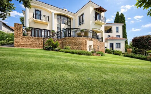 6 Bedroom House in Waterkloof Ridge